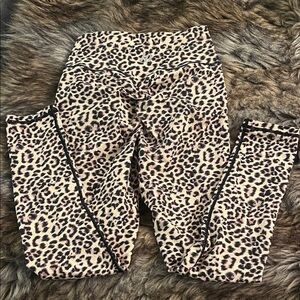 Signature Scrunch Ankle Length Leggings Yellow Leopard, Muscle Nation size small